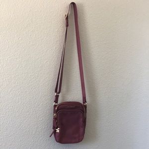 Tumi cross body bag size 6”X 8 X 2